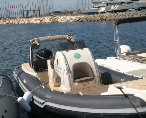 rigid inflatable boat Stingher 27 GT to book at Hyères, France.