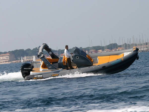 Rigid inflatable boat Stingher 30 GT to book at Hyères France
