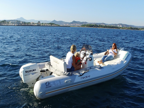 Rigid inflatable boat Medline 500 to rent at Hyères